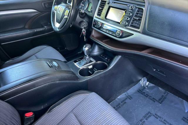 used 2014 Toyota Highlander car, priced at $13,977