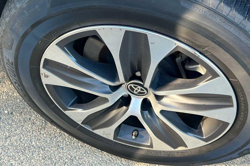 used 2020 Toyota Highlander car, priced at $24,977