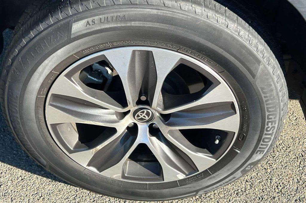 used 2020 Toyota Highlander car, priced at $24,977