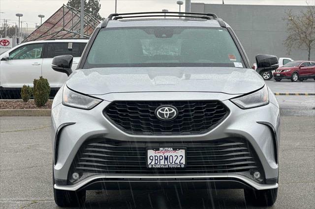 used 2022 Toyota Highlander car, priced at $41,999