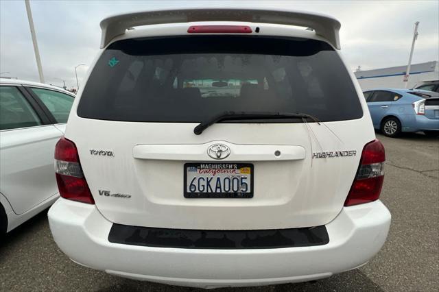 used 2004 Toyota Highlander car, priced at $7,999