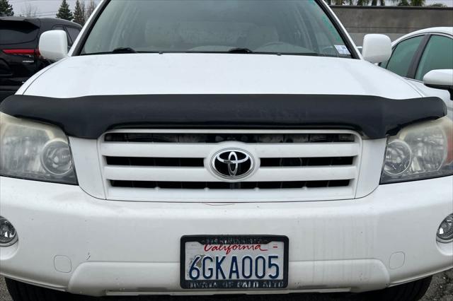 used 2004 Toyota Highlander car, priced at $7,999