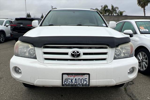 used 2004 Toyota Highlander car, priced at $7,999