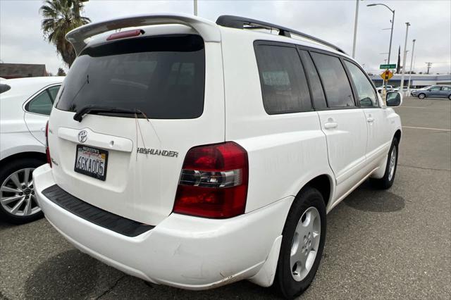 used 2004 Toyota Highlander car, priced at $7,999