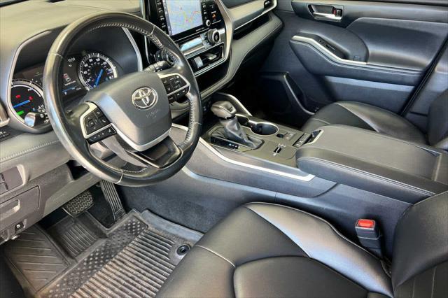 used 2022 Toyota Highlander Hybrid car, priced at $27,999