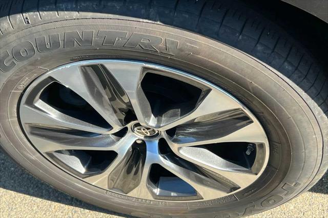 used 2022 Toyota Highlander Hybrid car, priced at $27,999