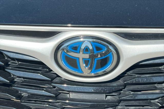 used 2022 Toyota Highlander Hybrid car, priced at $27,999