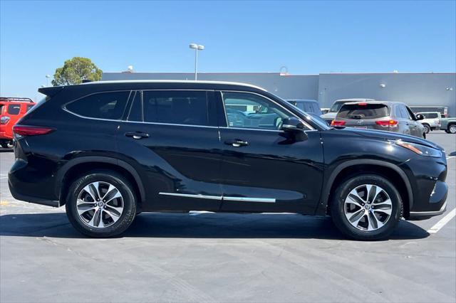 used 2022 Toyota Highlander Hybrid car, priced at $27,999