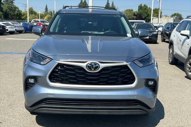 used 2022 Toyota Highlander car, priced at $36,999