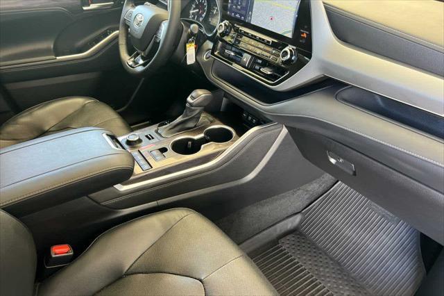 used 2021 Toyota Highlander car, priced at $40,977