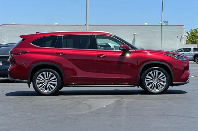 used 2022 Toyota Highlander car, priced at $44,999