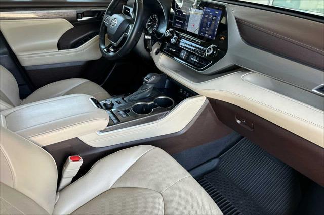 used 2022 Toyota Highlander car, priced at $44,999