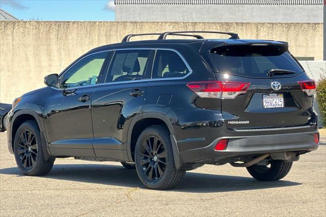 used 2019 Toyota Highlander car, priced at $27,999