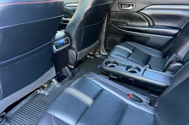 used 2019 Toyota Highlander car, priced at $27,999