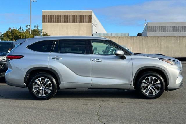 used 2022 Toyota Highlander car, priced at $34,977