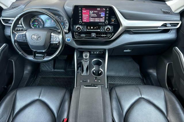 used 2021 Toyota Highlander Hybrid car, priced at $31,999