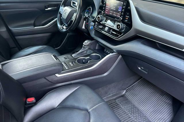 used 2021 Toyota Highlander Hybrid car, priced at $31,999