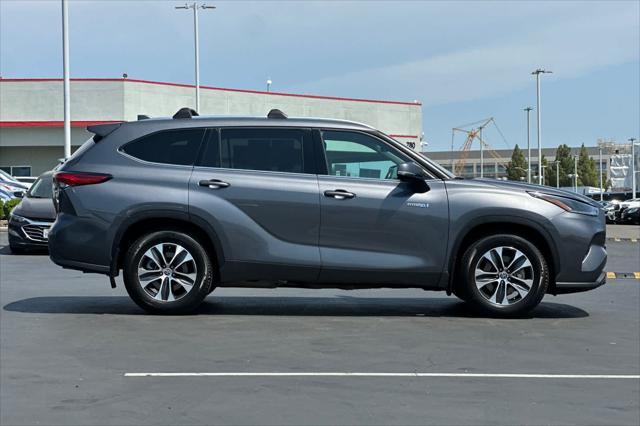 used 2021 Toyota Highlander Hybrid car, priced at $31,999