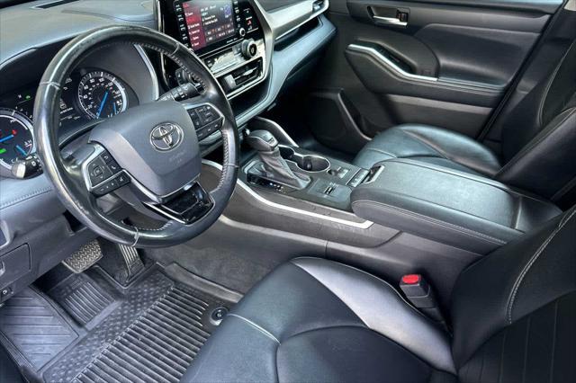 used 2021 Toyota Highlander Hybrid car, priced at $31,999