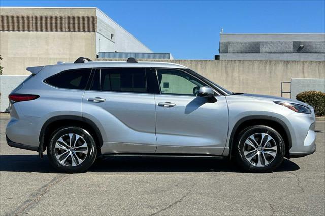 used 2022 Toyota Highlander car, priced at $41,977