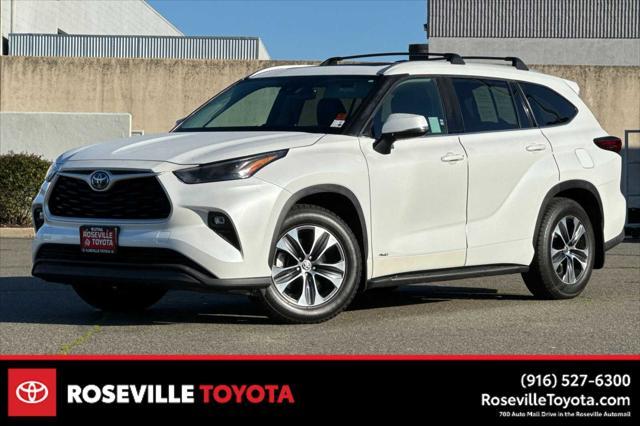 used 2022 Toyota Highlander Hybrid car, priced at $34,999