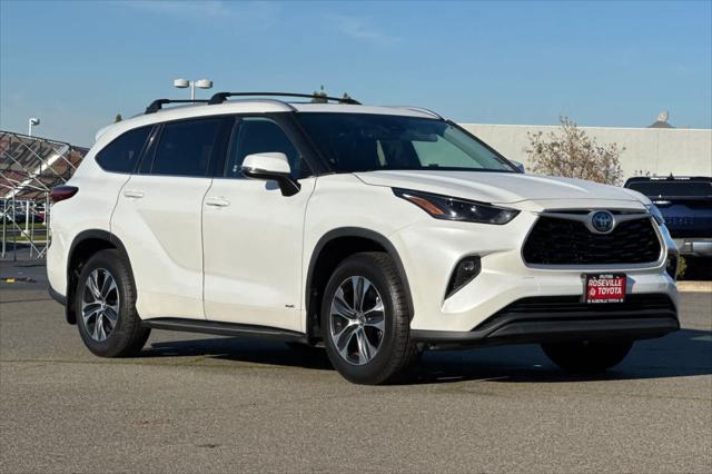 used 2022 Toyota Highlander Hybrid car, priced at $34,999