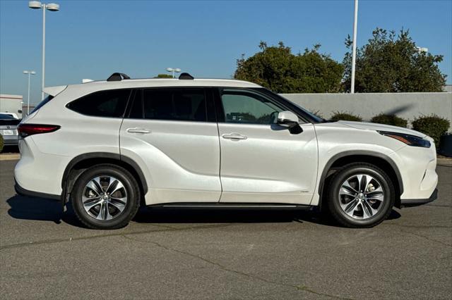 used 2022 Toyota Highlander Hybrid car, priced at $34,999