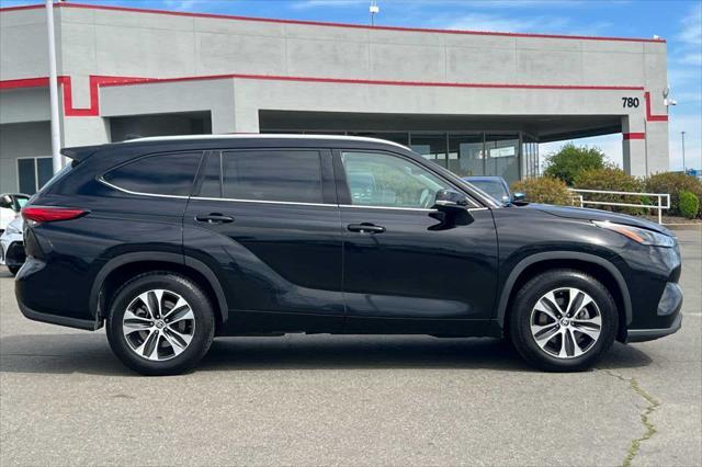 used 2022 Toyota Highlander car, priced at $31,977