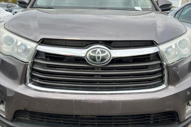 used 2015 Toyota Highlander car, priced at $18,999