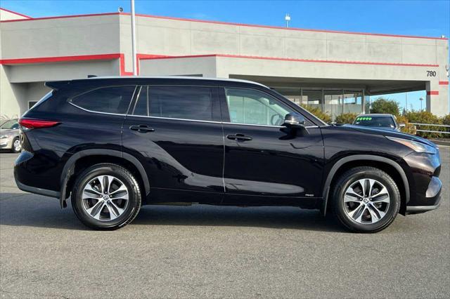 used 2022 Toyota Highlander Hybrid car, priced at $34,999