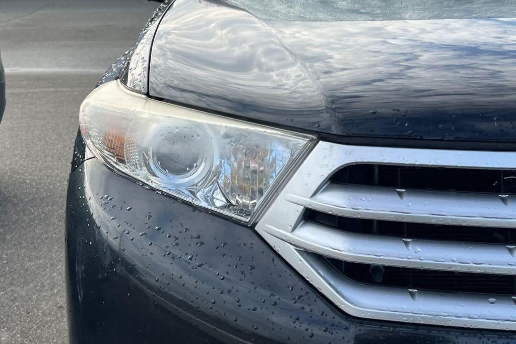 used 2012 Toyota Highlander car, priced at $10,977