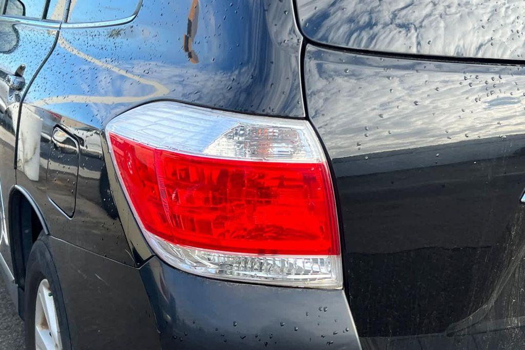 used 2012 Toyota Highlander car, priced at $10,977