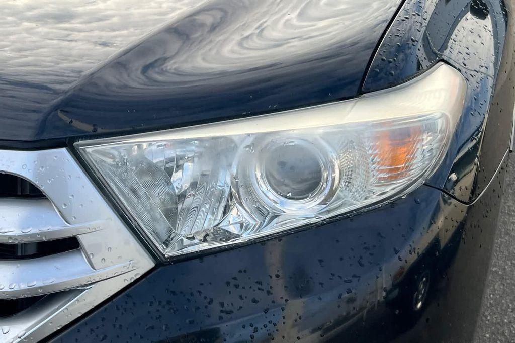 used 2012 Toyota Highlander car, priced at $10,977