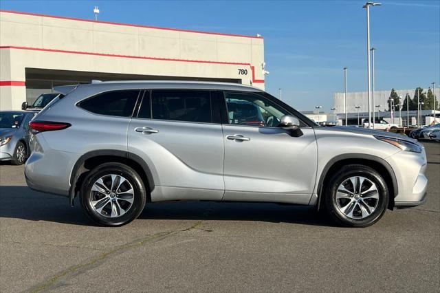 used 2022 Toyota Highlander car, priced at $34,977