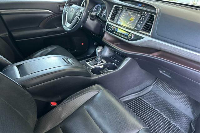 used 2019 Toyota Highlander car, priced at $34,999