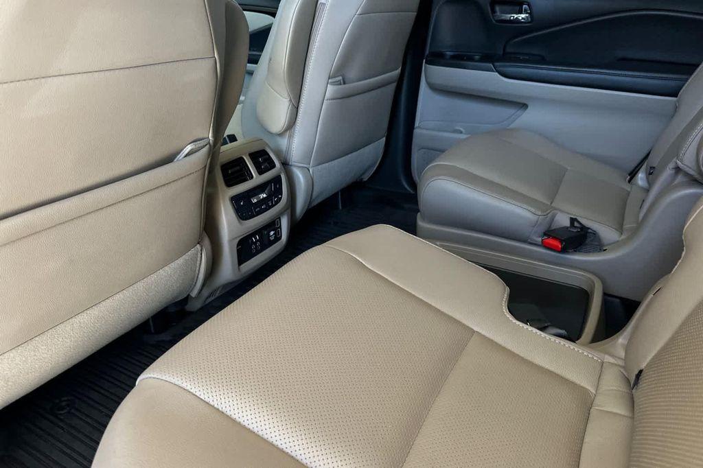 used 2022 Honda Pilot car, priced at $31,977