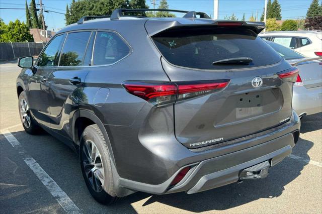 used 2022 Toyota Highlander car, priced at $39,999
