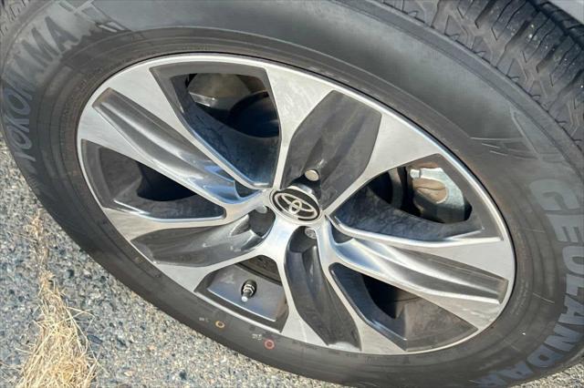 used 2022 Toyota Highlander car, priced at $39,999