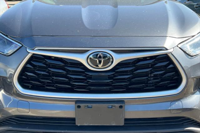 used 2022 Toyota Highlander car, priced at $39,999