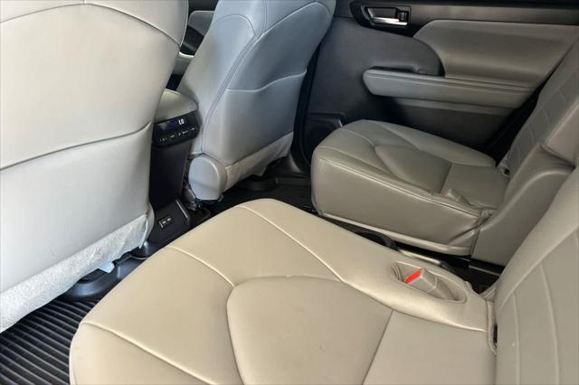 used 2022 Toyota Highlander car, priced at $37,977