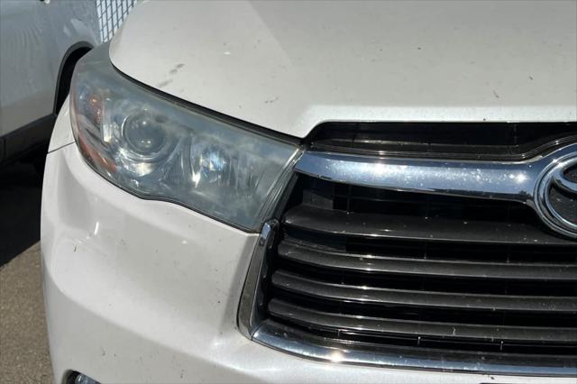 used 2015 Toyota Highlander car, priced at $17,999
