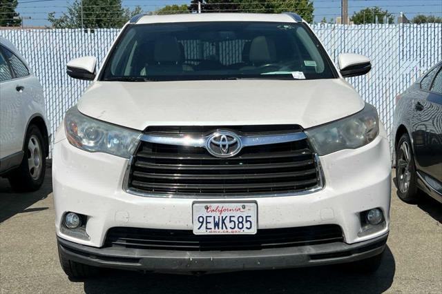 used 2015 Toyota Highlander car, priced at $17,999