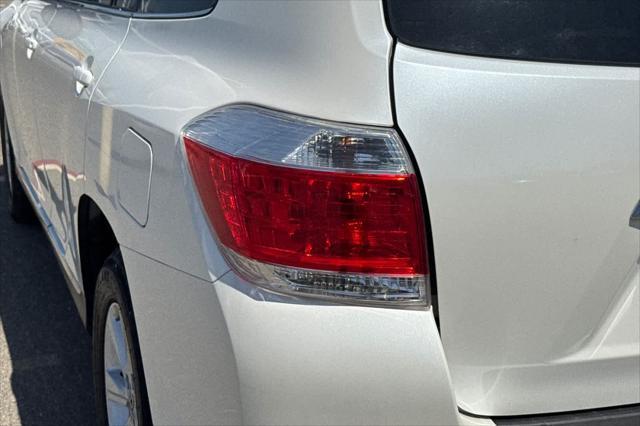 used 2013 Toyota Highlander car, priced at $12,999