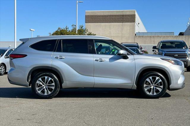 used 2022 Toyota Highlander car, priced at $33,977