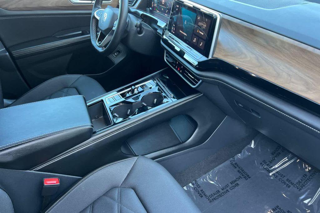 used 2024 Volkswagen Atlas car, priced at $32,999