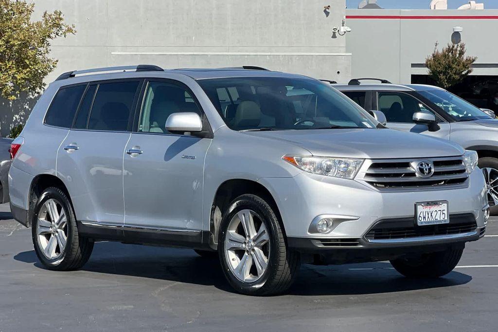 used 2012 Toyota Highlander car, priced at $13,999