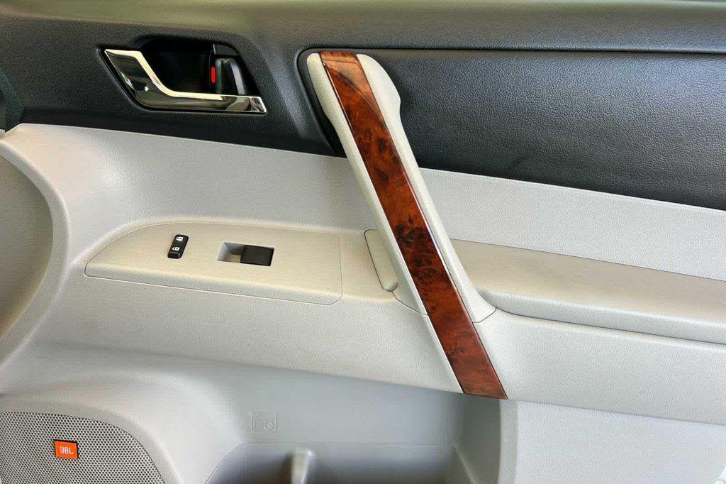 used 2012 Toyota Highlander car, priced at $13,999