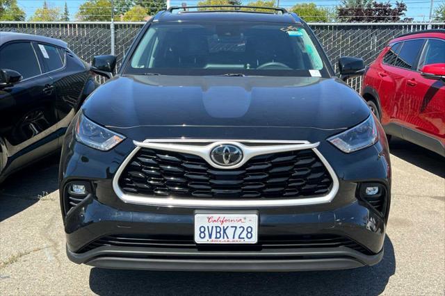used 2021 Toyota Highlander car, priced at $38,999