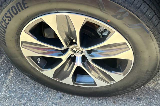 used 2021 Toyota Highlander car, priced at $38,999