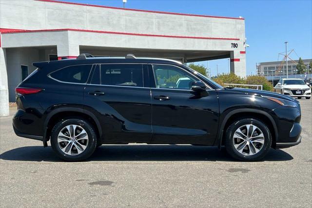 used 2021 Toyota Highlander car, priced at $37,977